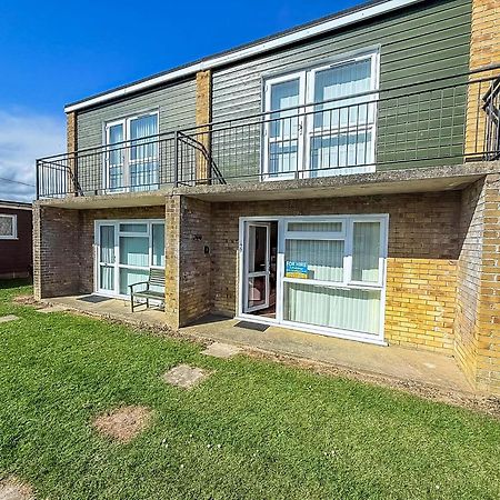 Lovely 4 Berth Chalet To Hire In Hemsby Nearby The Beach Ref 18177B Екстериор снимка